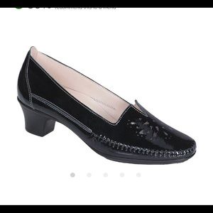 SAS Sonyo slip on heel